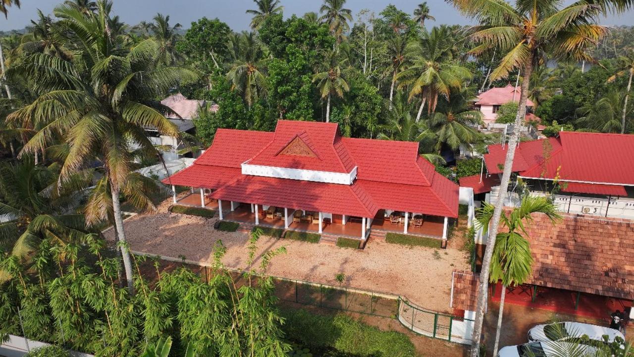 The Royal Island Hotel Mundrothuruth Exterior photo